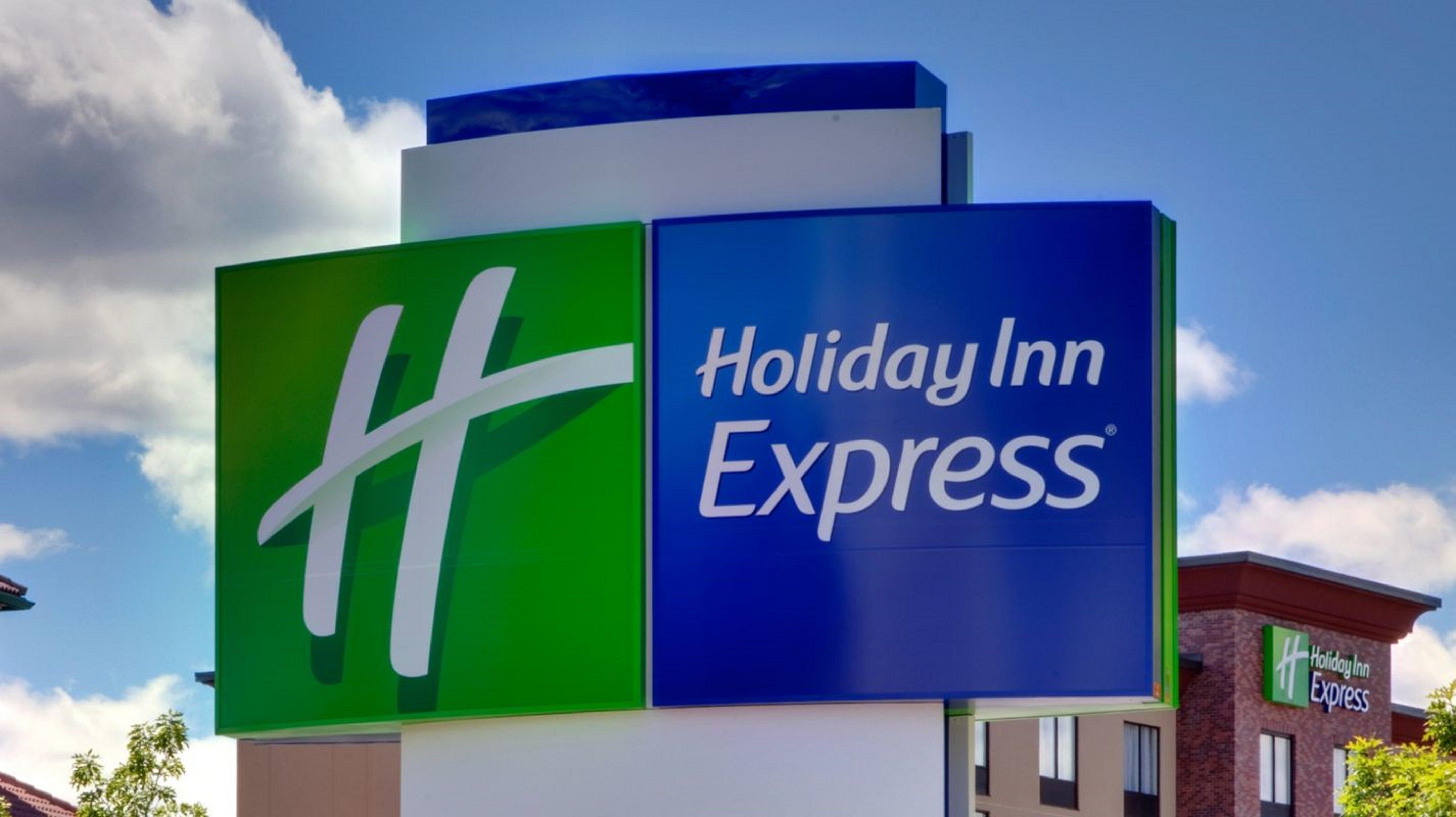 Holiday Inn Express & Suites Ft Myers Beach-Sanibel Gateway By Ihg Fort Myers Beach Exterior photo