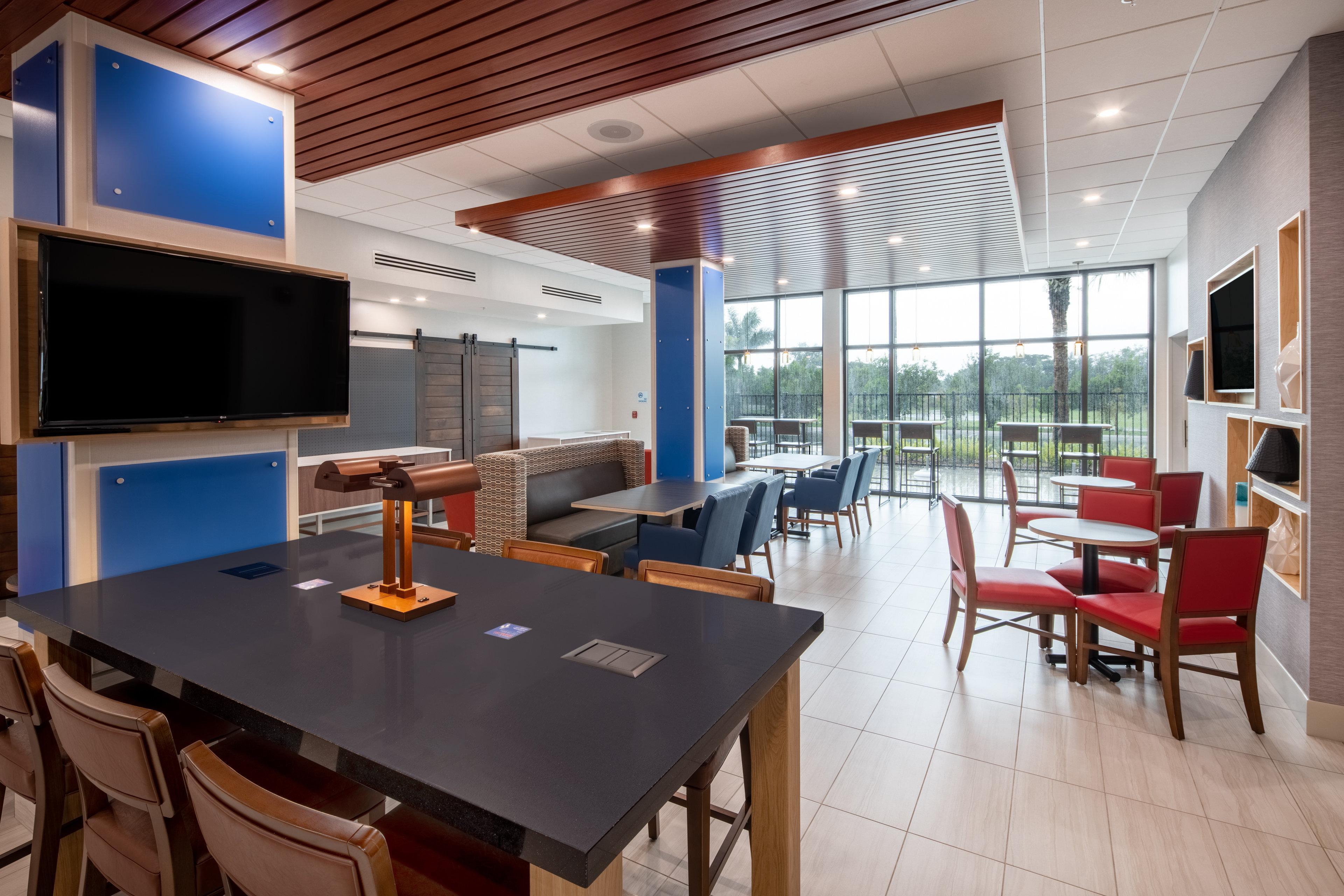 Holiday Inn Express & Suites Ft Myers Beach-Sanibel Gateway By Ihg Fort Myers Beach Exterior photo