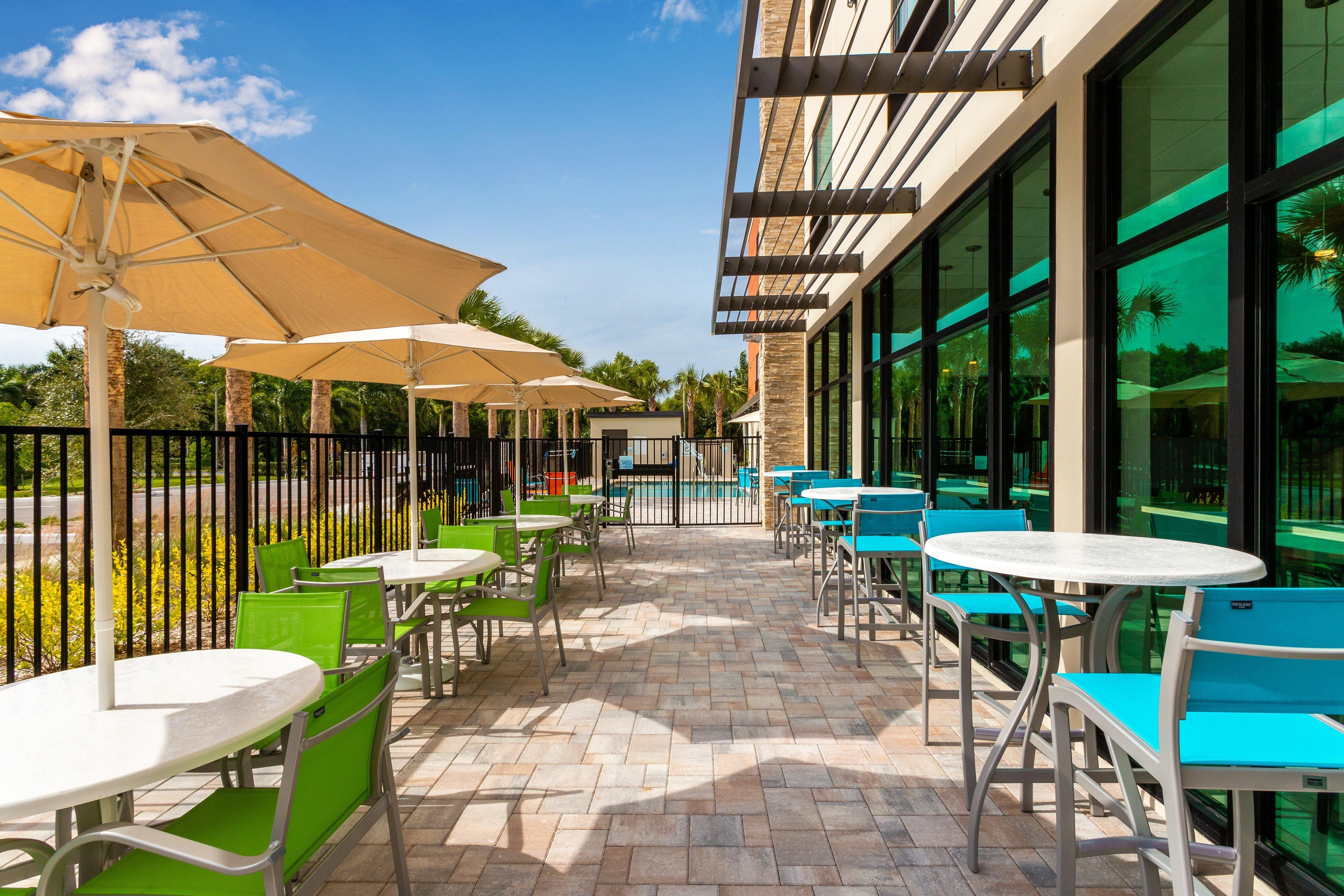 Holiday Inn Express & Suites Ft Myers Beach-Sanibel Gateway By Ihg Fort Myers Beach Exterior photo