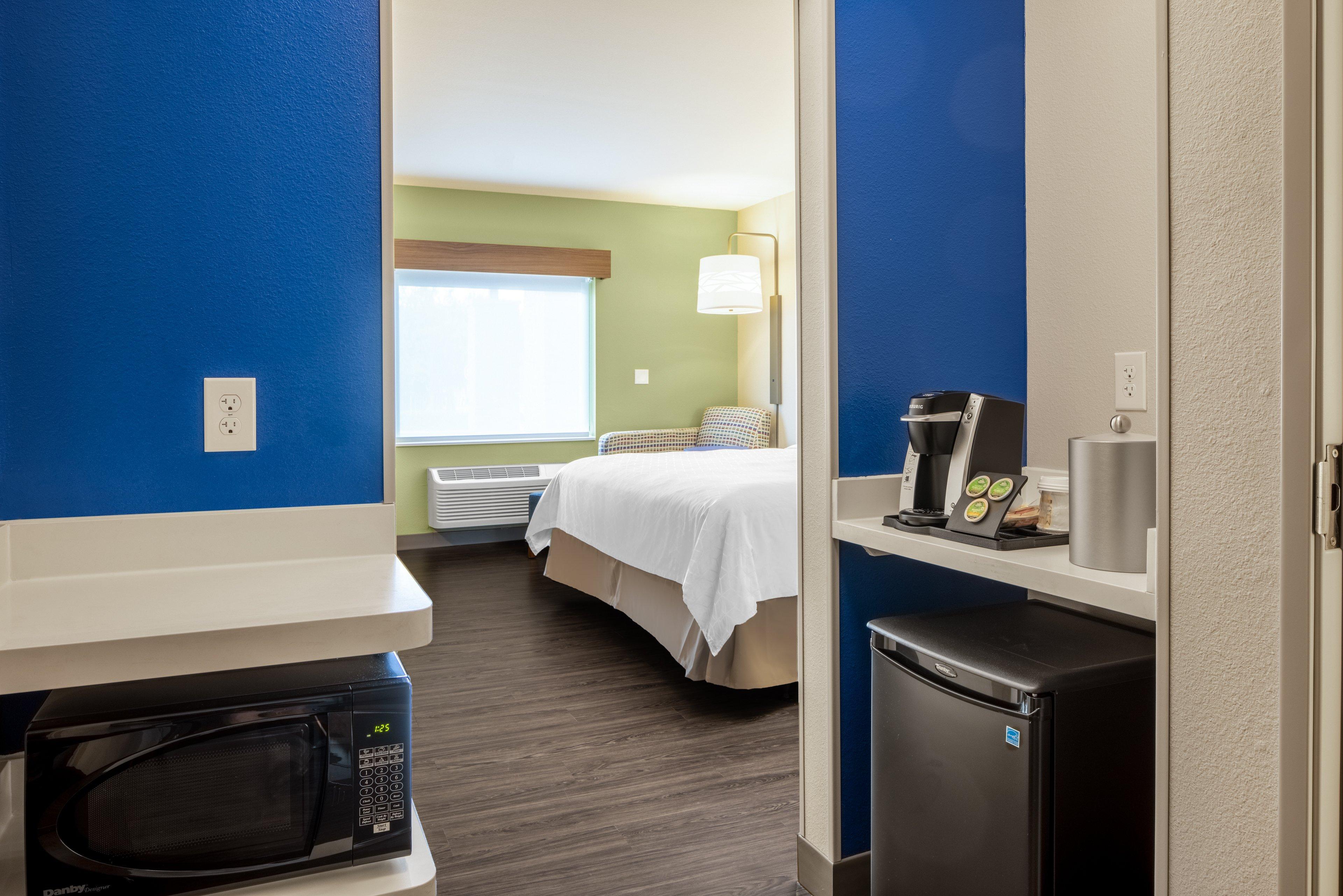 Holiday Inn Express & Suites Ft Myers Beach-Sanibel Gateway By Ihg Fort Myers Beach Exterior photo